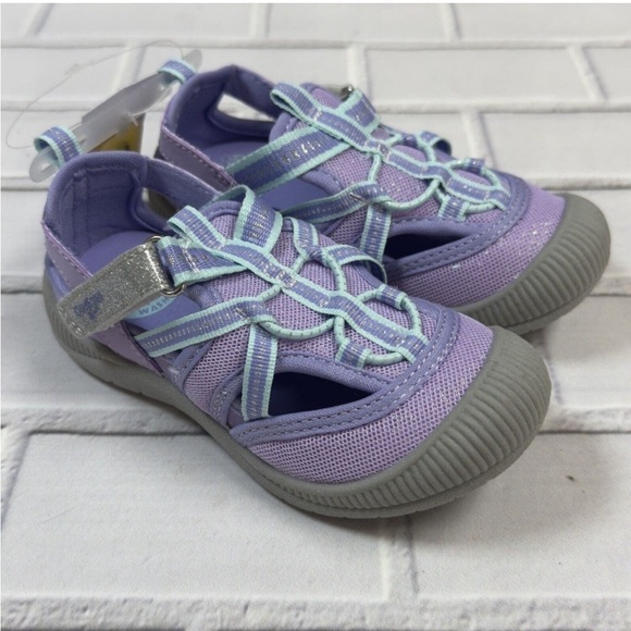 oshkosh bump toe sandals